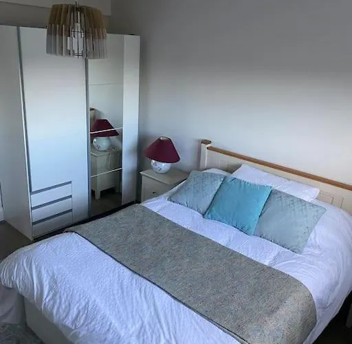 Relaxing Seaside In Garryvoe . Daire Cork