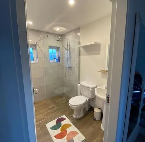 Relaxing Seaside In Garryvoe . * Cork