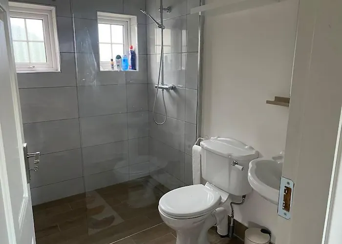 Relaxing Seaside In Garryvoe . Daire *